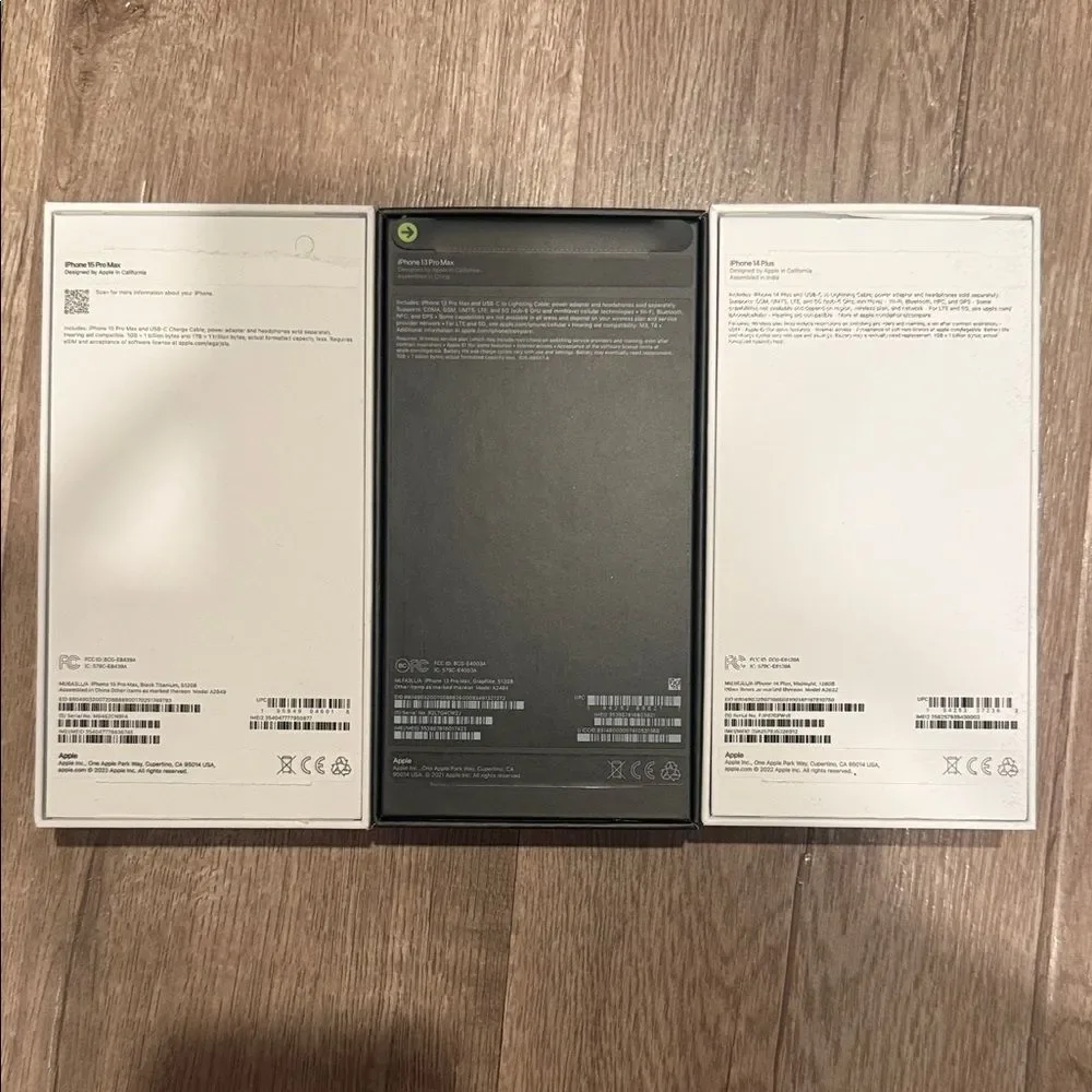 Apple iPhone Packaging Trio in White and Black box